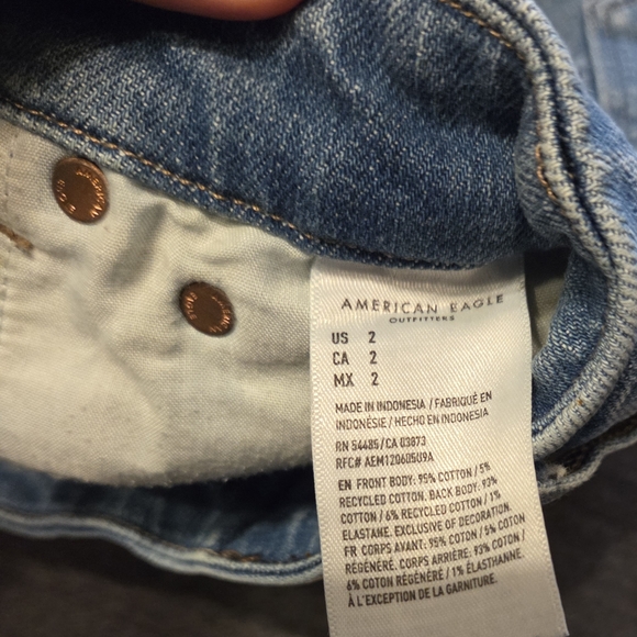 American Eagle Denim Shorts SZ 2 Curvy 90s Boyfriend Jean Distressed Stretch - Picture 7 of 7